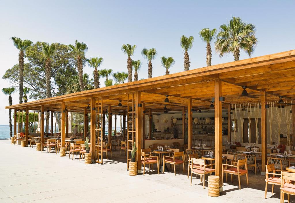 Āra restorāns pie jūras The GrandResort Limassol Cyprus