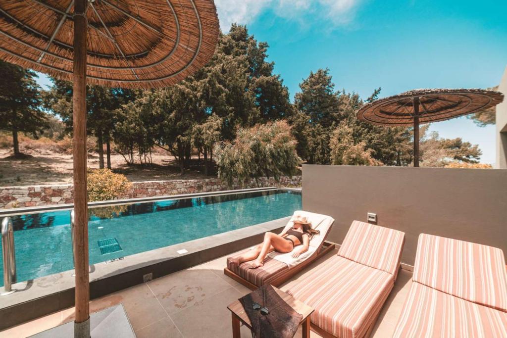 Atpūtas zona pie baseina viesnīcā Cook's Club Ialysos Rhodes