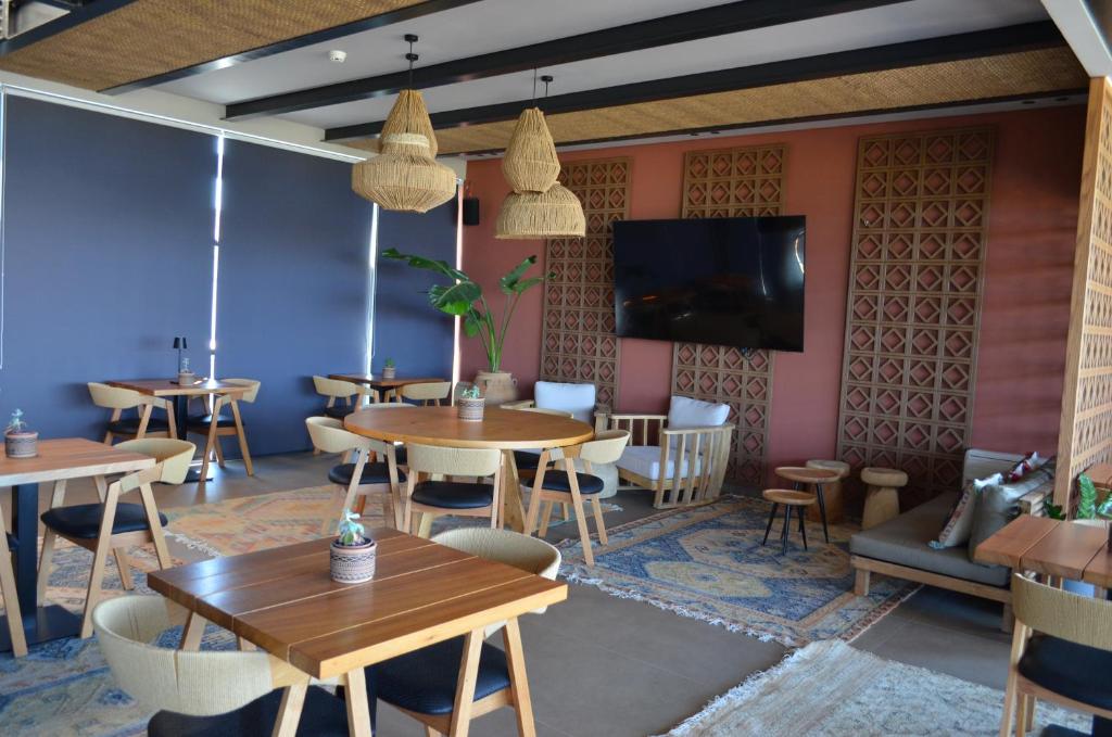 Mūsdienīgs un elegants interjers viesnīcā Cook's Club Ialysos Rhodes
