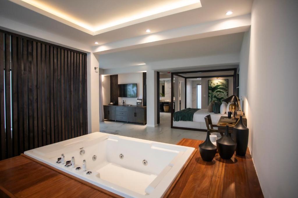 Jakuzi un elegants numurs Sea Diamond Boutique Hotel & Spa