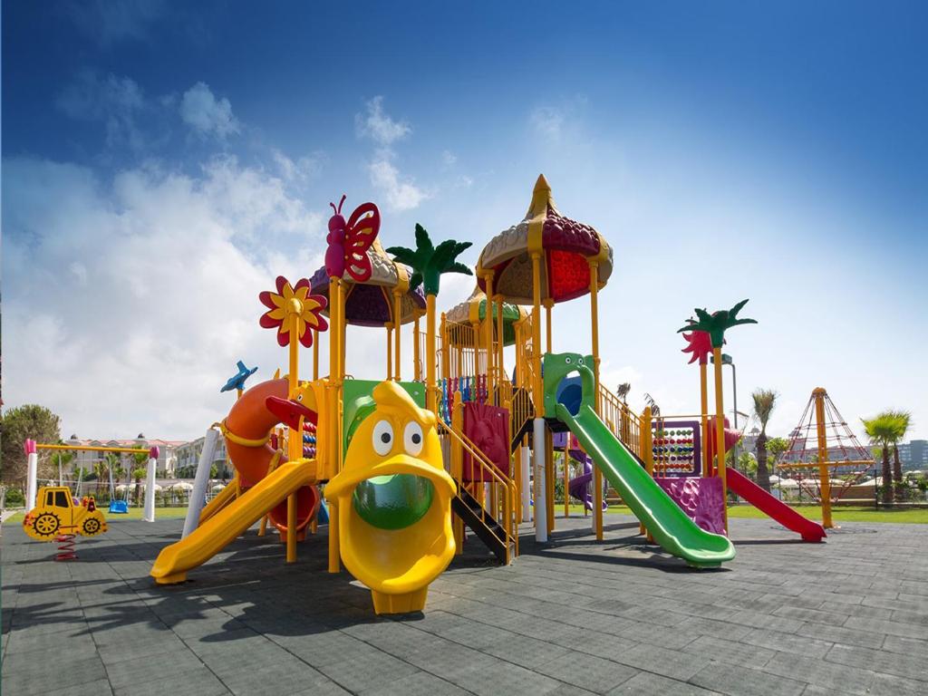 Gural Premier Belek bērnu rotaļlaukums ar slidkalniņiem