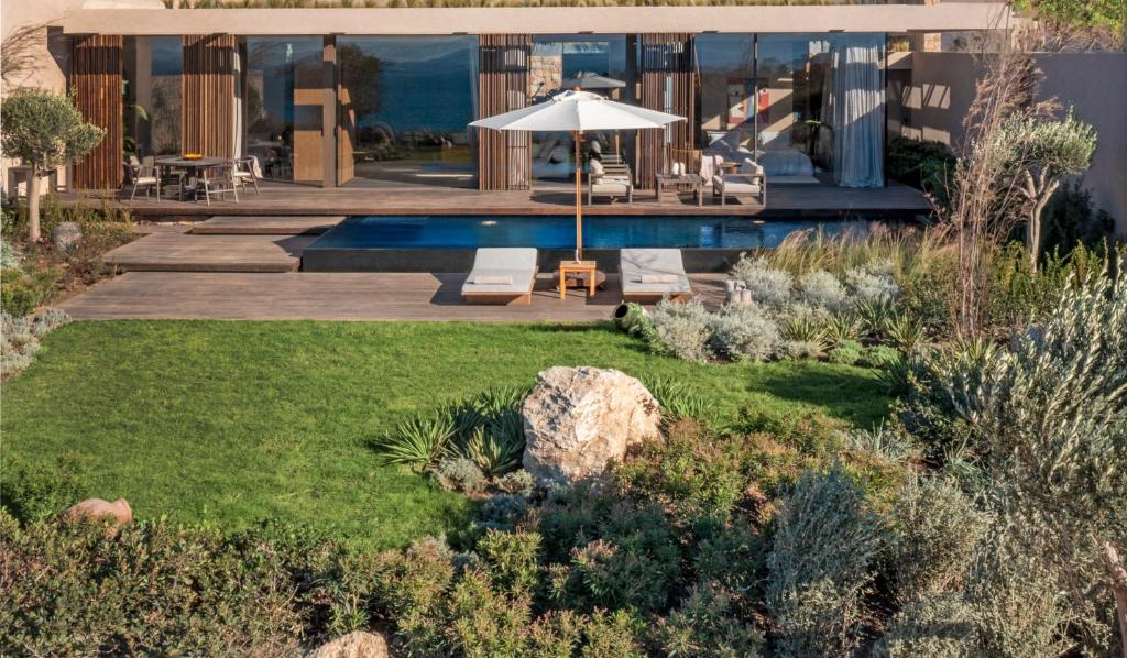 Lujo Hotel Bodrum moderns numurs ar privātu baseinu un dārzu