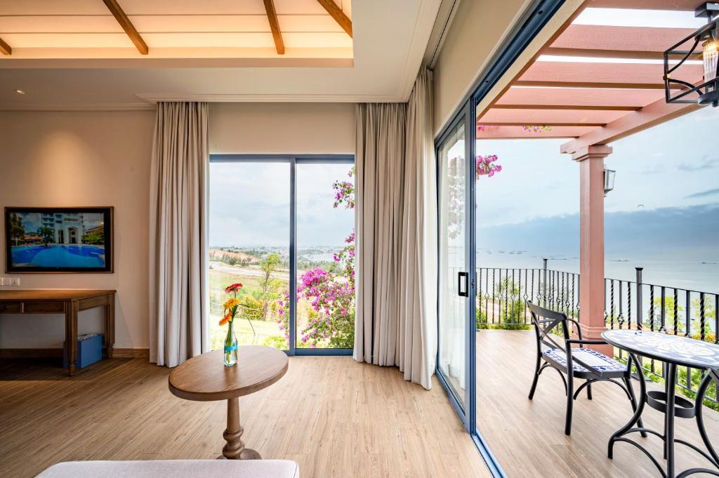 Centara Mirage Resort Mui Ne numurs ar skatu uz jūru