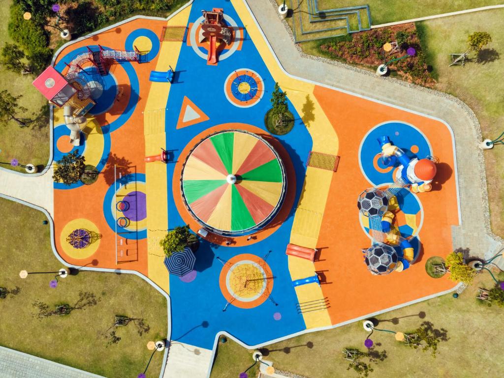 Centara Mirage Resort Mui Ne krāsains rotaļu laukums