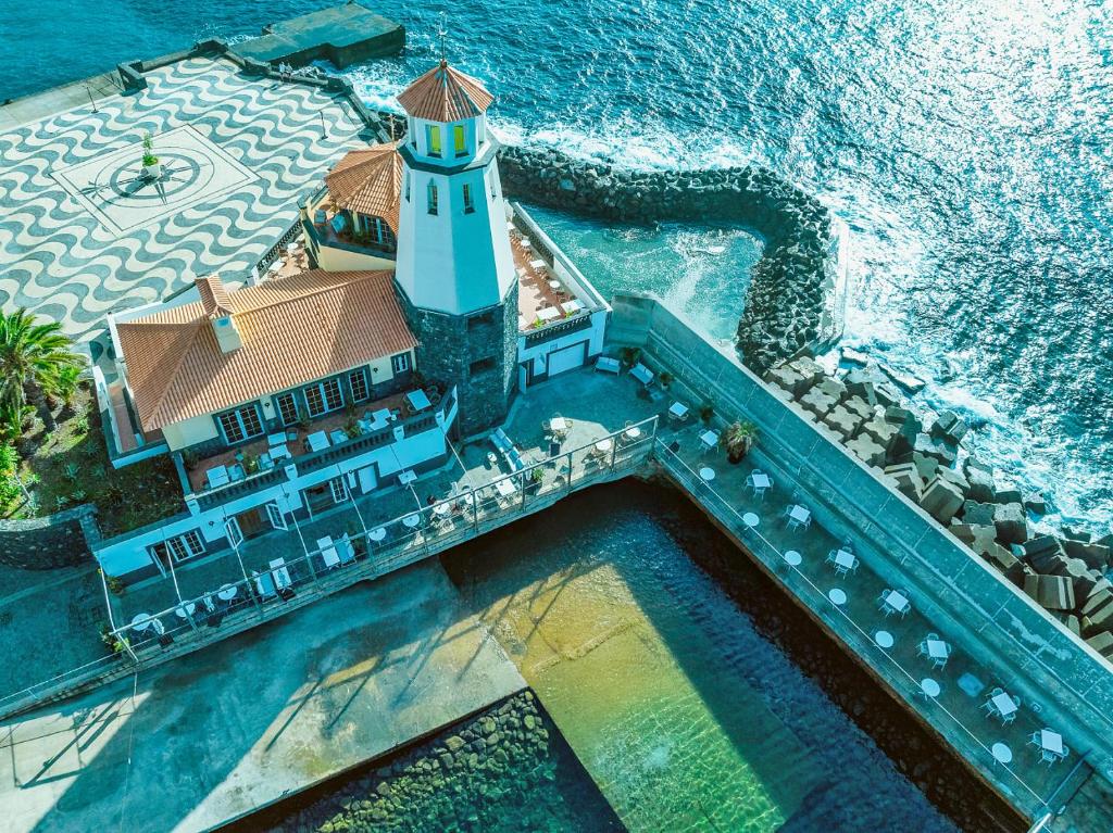 Dreams Madeira Resort Spa & Marina skats uz piekrasti ar bāru un promenādi