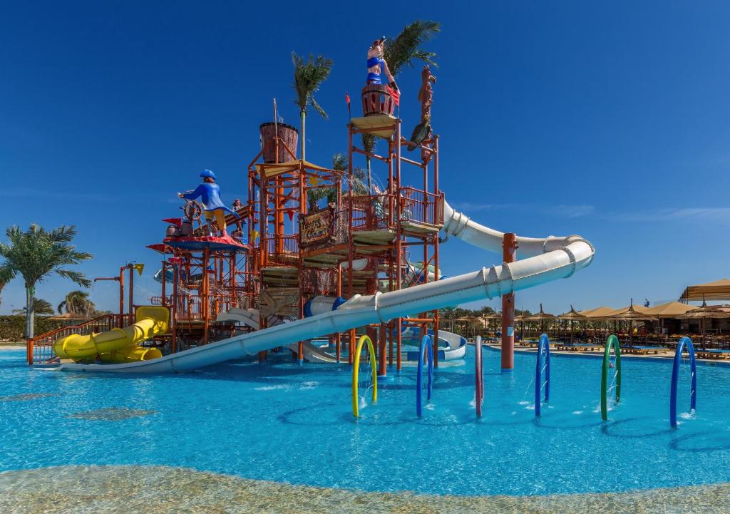 Bērnu ūdens atrakciju parks pie Albatros Aqua Blu Resort.