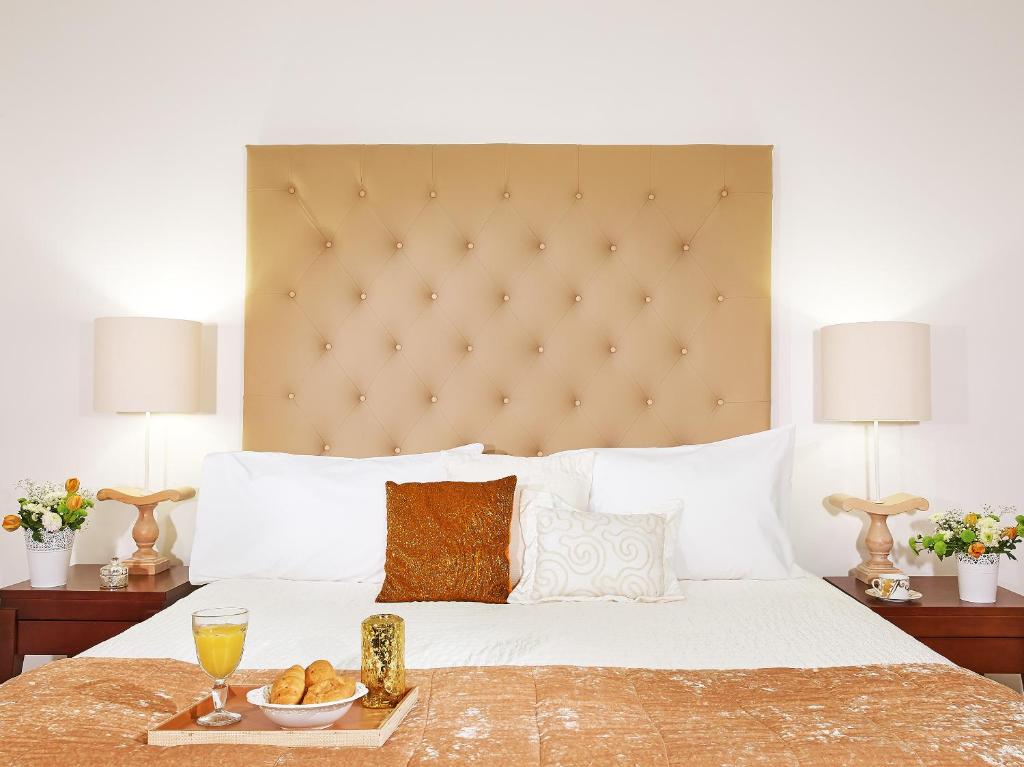 Grecotel Casa Adele elegants numurs ar izsmalcinātu gultu un brokastīm