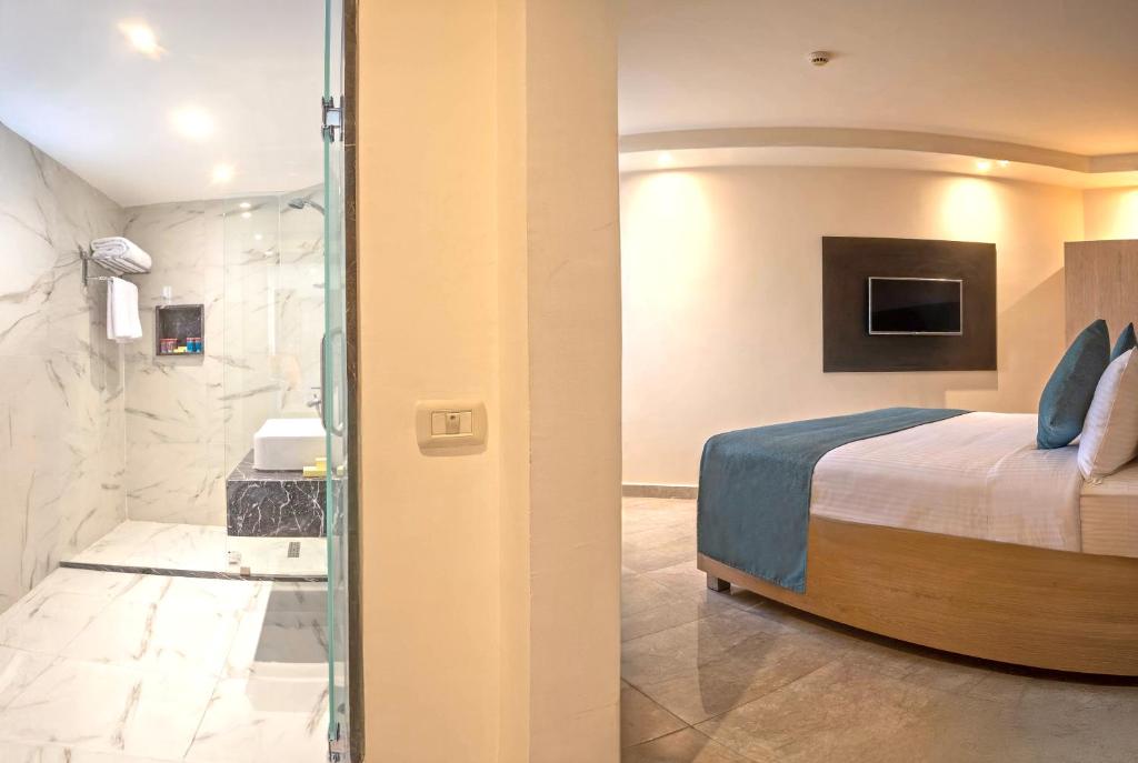 Moderns numurs ar vannas istabu un televizoru Xperience Kiroseiz Parkland