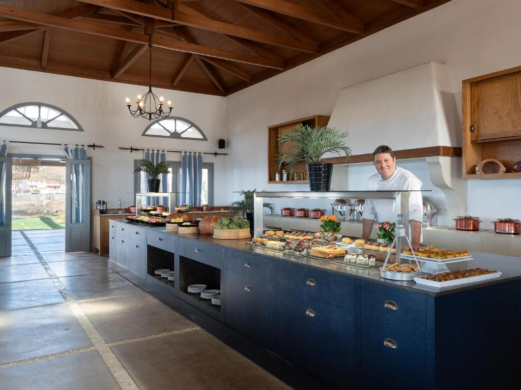 Grecotel Marine Palace & Aqua Park restorāna bufete ar šefpavāru