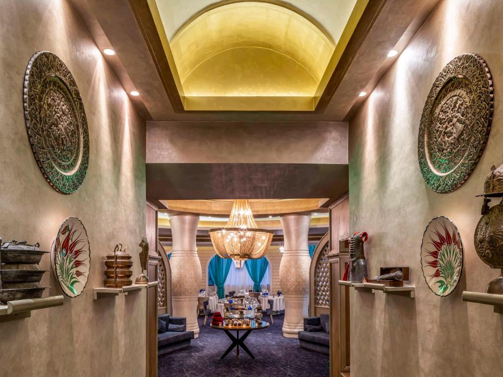 Elegants gaiteņs ar dekoriem Rixos Premium Seagate Sharm