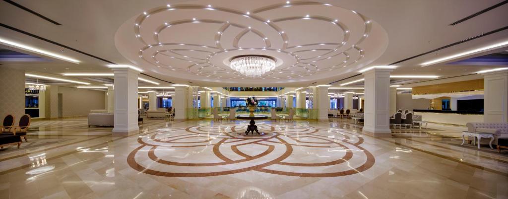 Moderns un elegants vestibils viesnīcā Rai Premium Tekirova