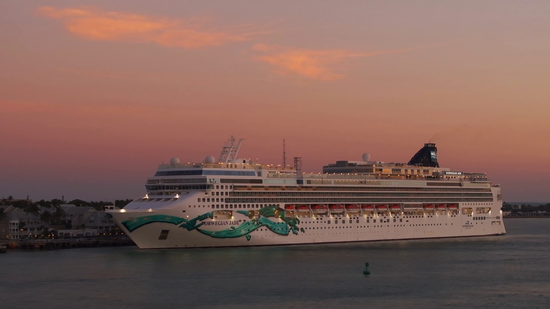 Norwegian Jade kruīza kuģis – saulriets okeānā Vanilla Travel kruīzā