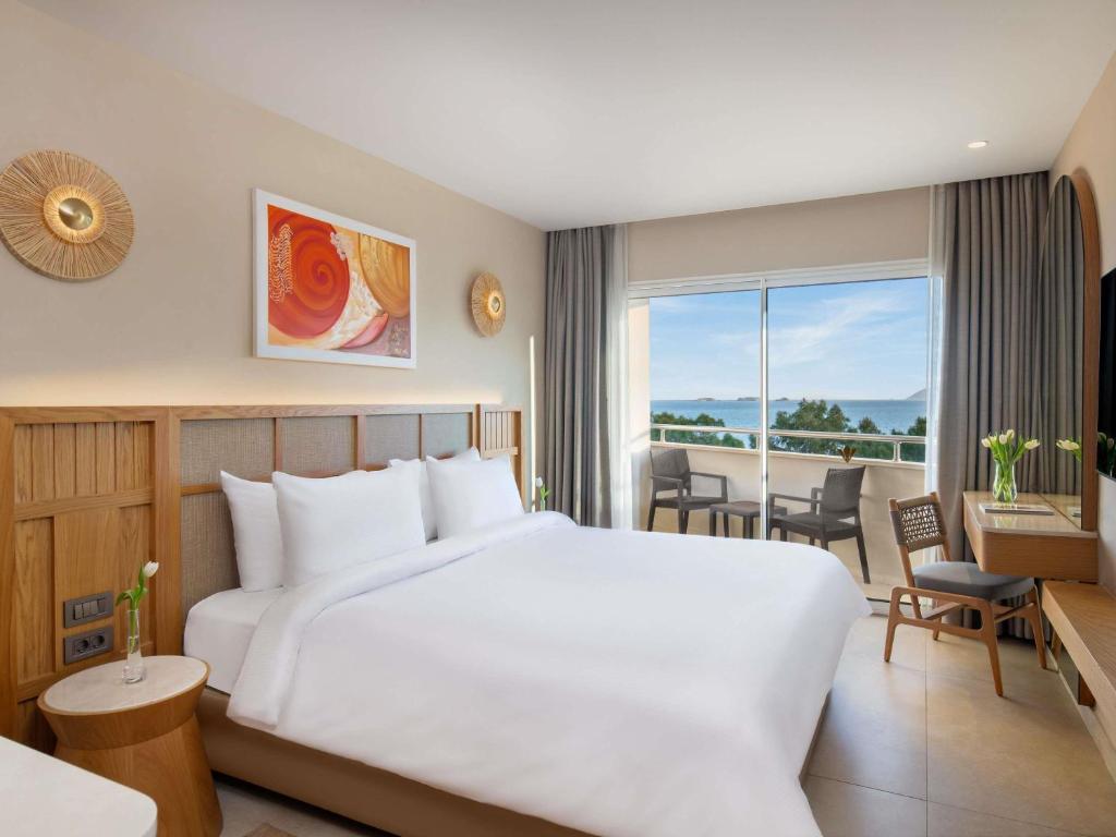 Mūsdienīgs numurs ar skatu uz piekrasti viesnīcā Rixos Premium Tekirova.