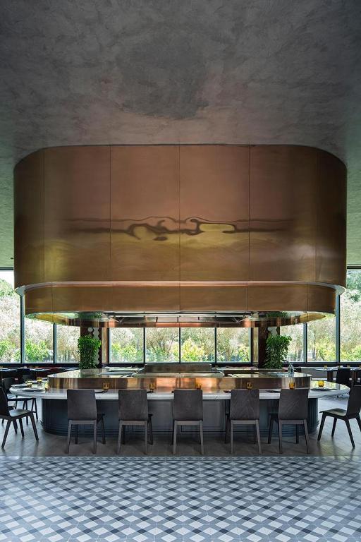 Moderns bārs ar skatu uz dabu, Voyage Belek Golf & Spa