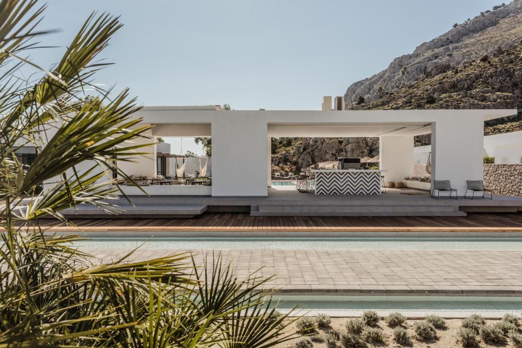 Casa Cook Rhodes modernas arhitektūras terase pie baseina