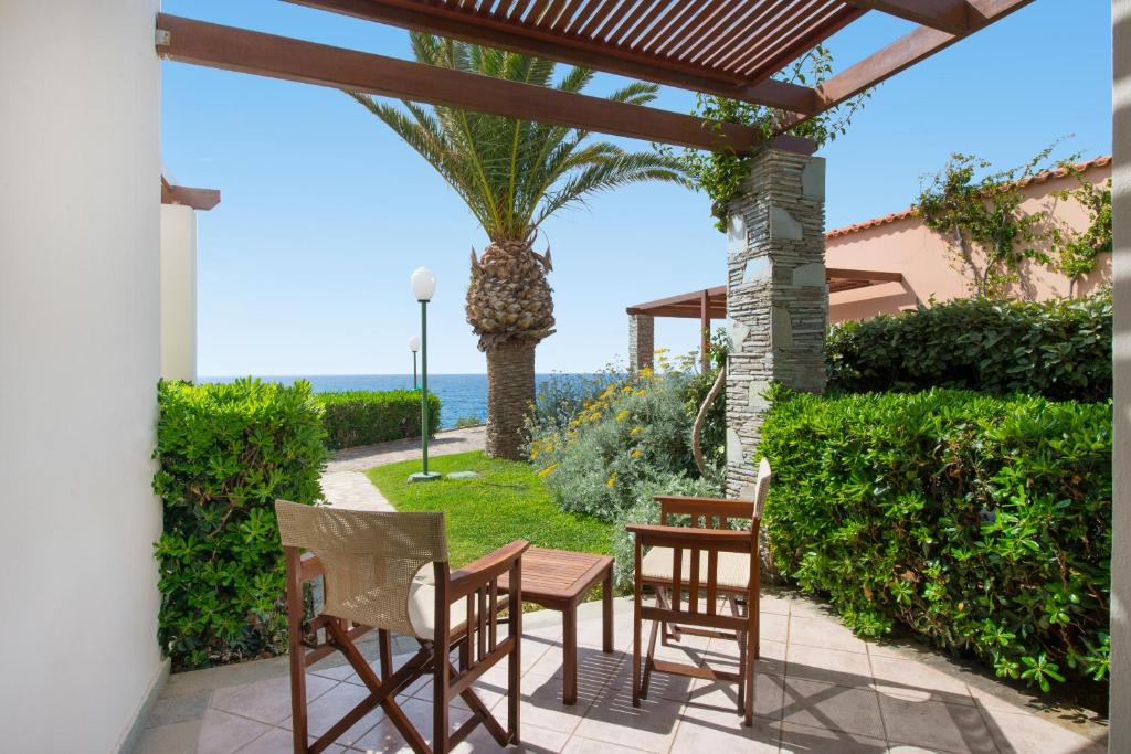 Iberostar Waves Creta Panorama & Mare terase ar skatu uz jūru