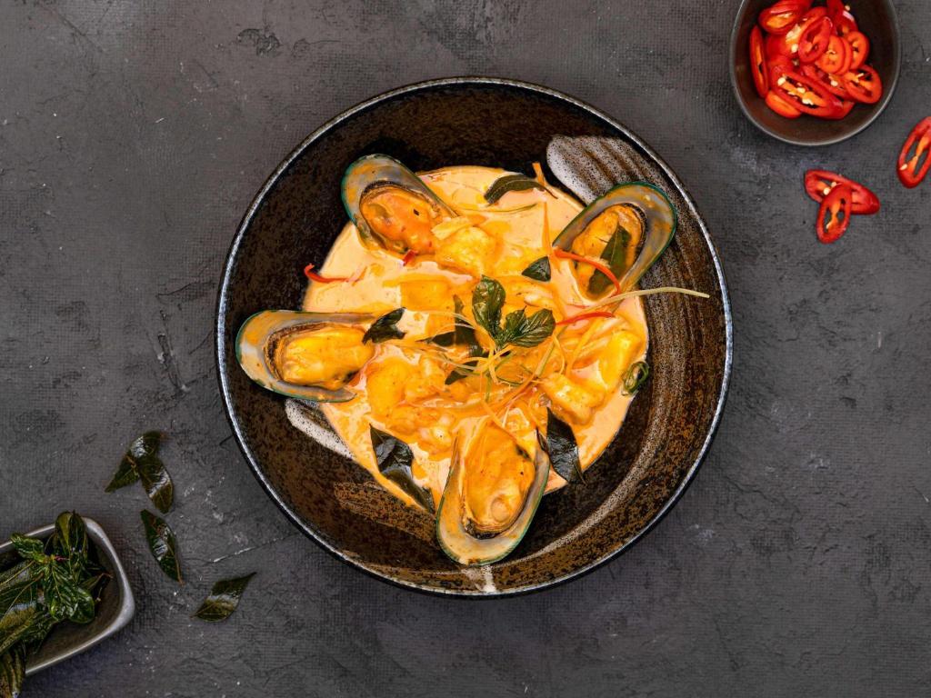 Gardi jūras velšu ēdieni Ibis One Central Trade Center restorānā.