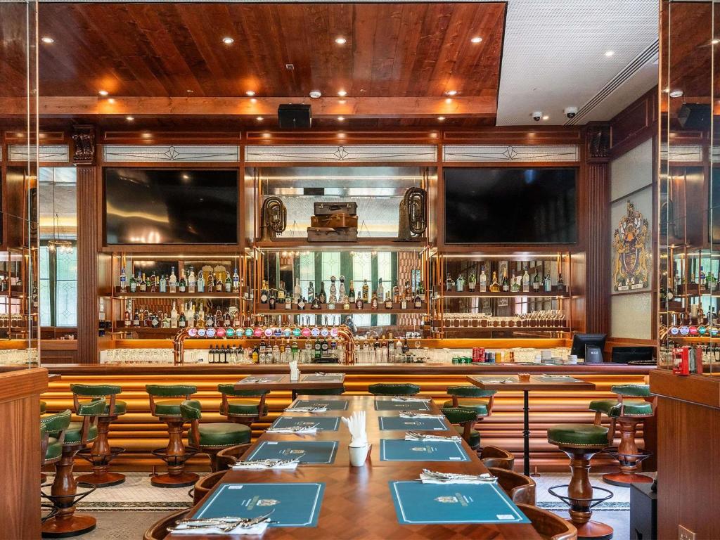 Ibis One Central Trade Center bārs ar elegantu interjeru