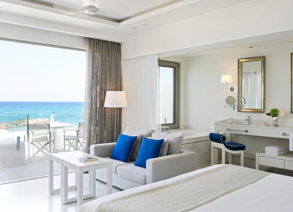Mūsdienīgs numurs ar skatu uz jūru viesnīcā Knossos Beach Bungalows Resort