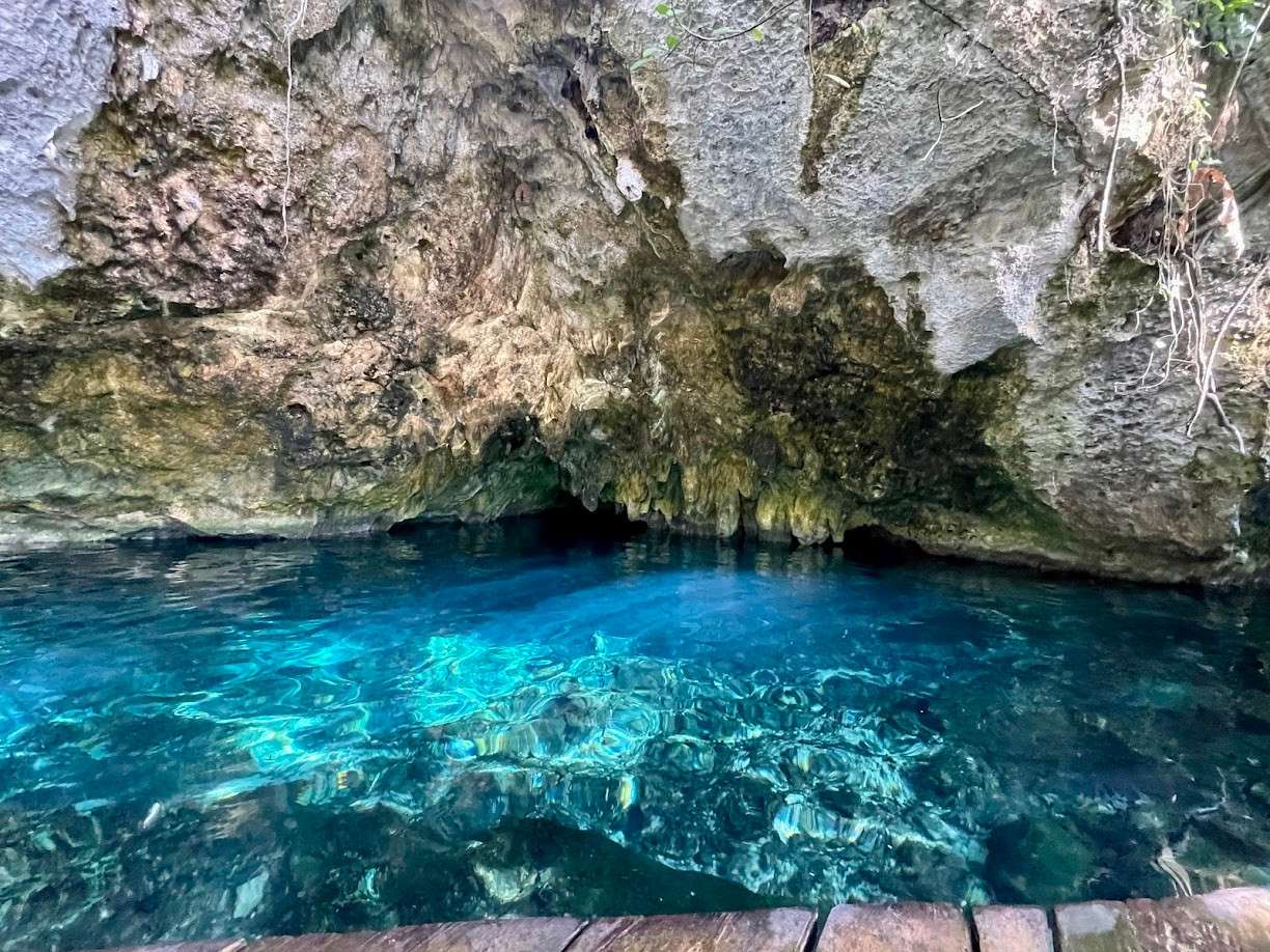 Zemūdens peldēšana cenotē Meksikā – kristāldzidrs ūdens Vanilla Travel ekskursijā