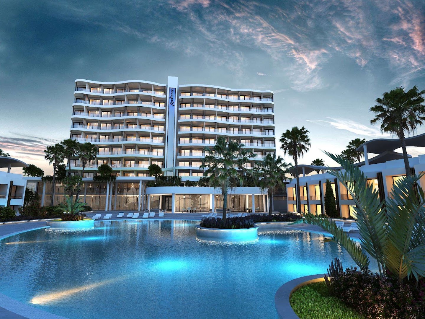 Radisson Beach Resort Larnaca modernā viesnīcas ēka un izgaismots āra baseins vakarā Larnakā, Kiprā — arhitektūra ar viļņveida balkoniem
