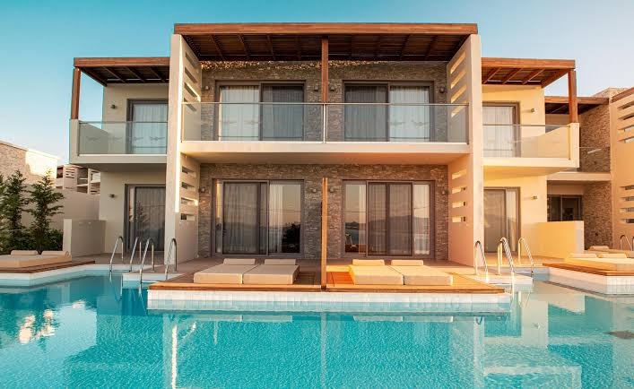 Sentido Port Royal Villas & Spa numuri ar tiešu piekļuvi baseinam un sauļošanās terasēm Rodas piekrastē