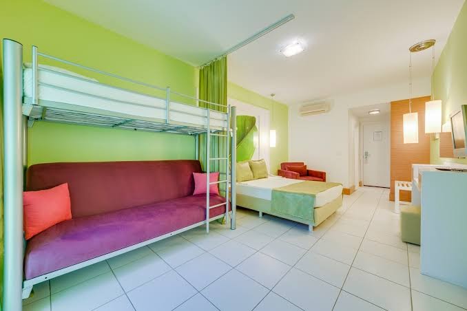 Armonia Holiday Village & Spa ģimenes numurs ar divstāvu gultu bērniem un atsevišķu zonu vecākiem