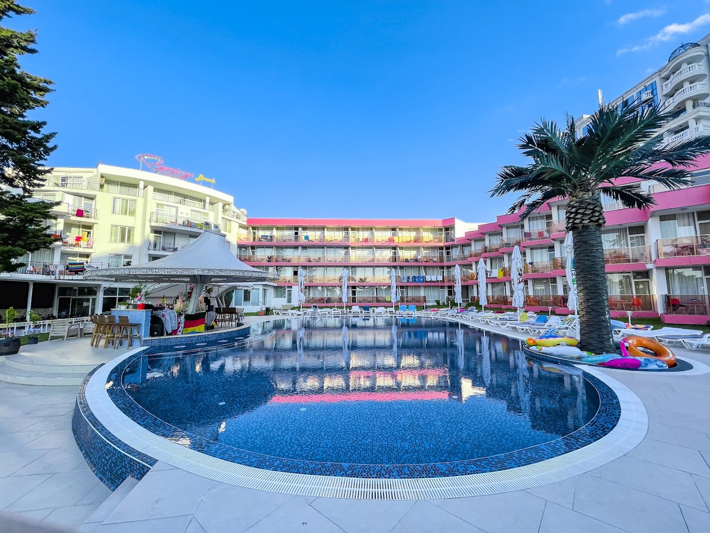 Flamingo Beach Hotel 3*