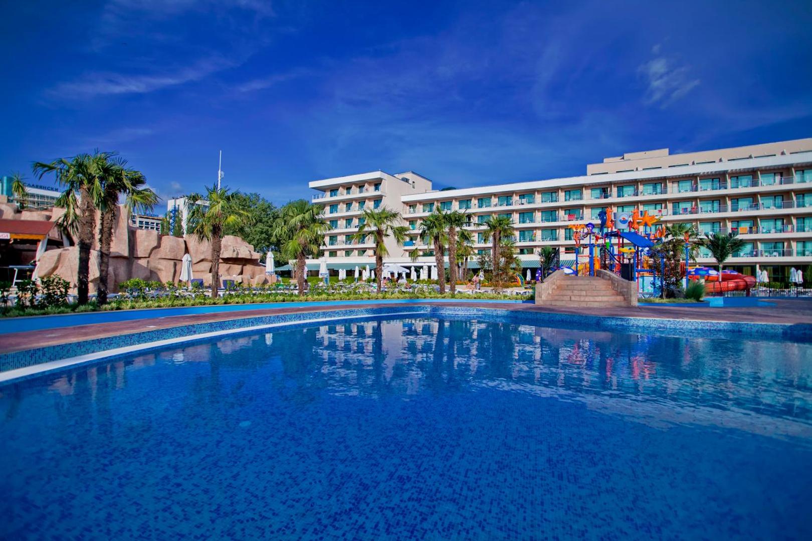 DIT Evrika Beach Club Hotel 4*