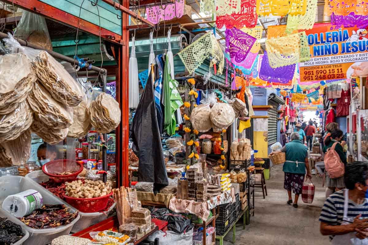 Ocotlán tirgus Oahakā – tradicionālais meksikāņu amatniecības un ēdiena tirgus Vanilla Travel ceļojumā