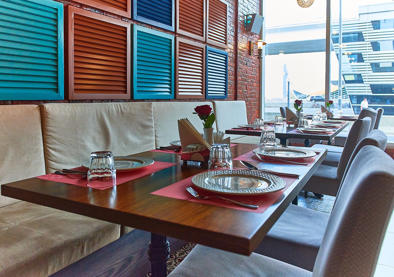 Rose Park Hotel Al Barsha restorāna elegants interjers