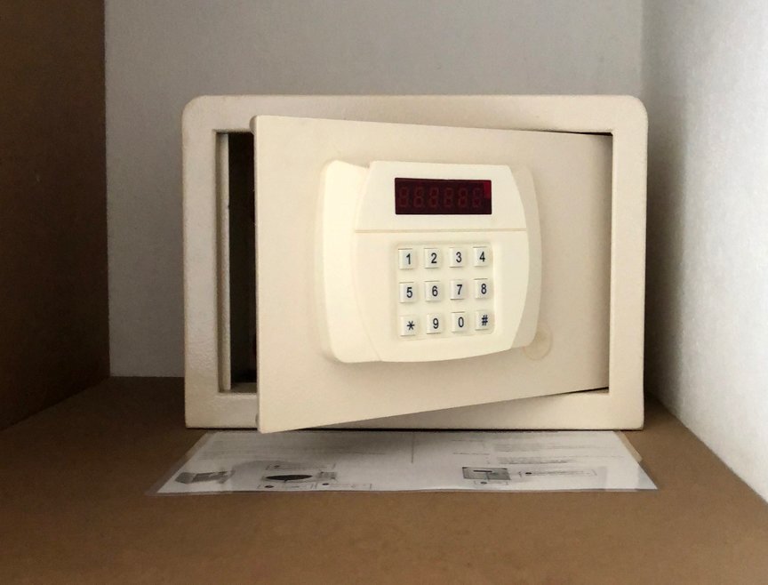 Hotel Plumeria numura seifs ar drošības kodu.