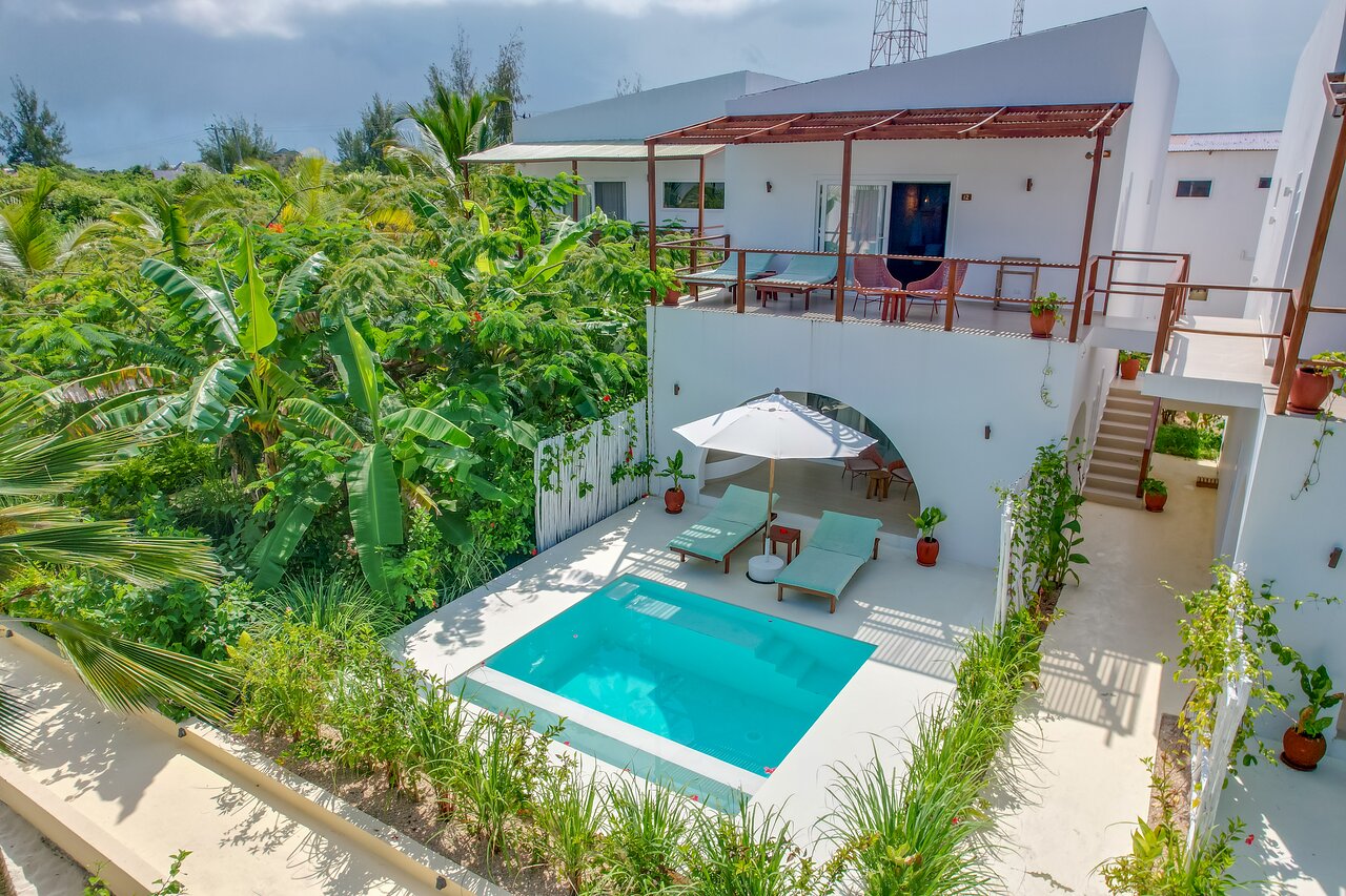 Privāta terase ar baseinu Alma Boutique Hotel