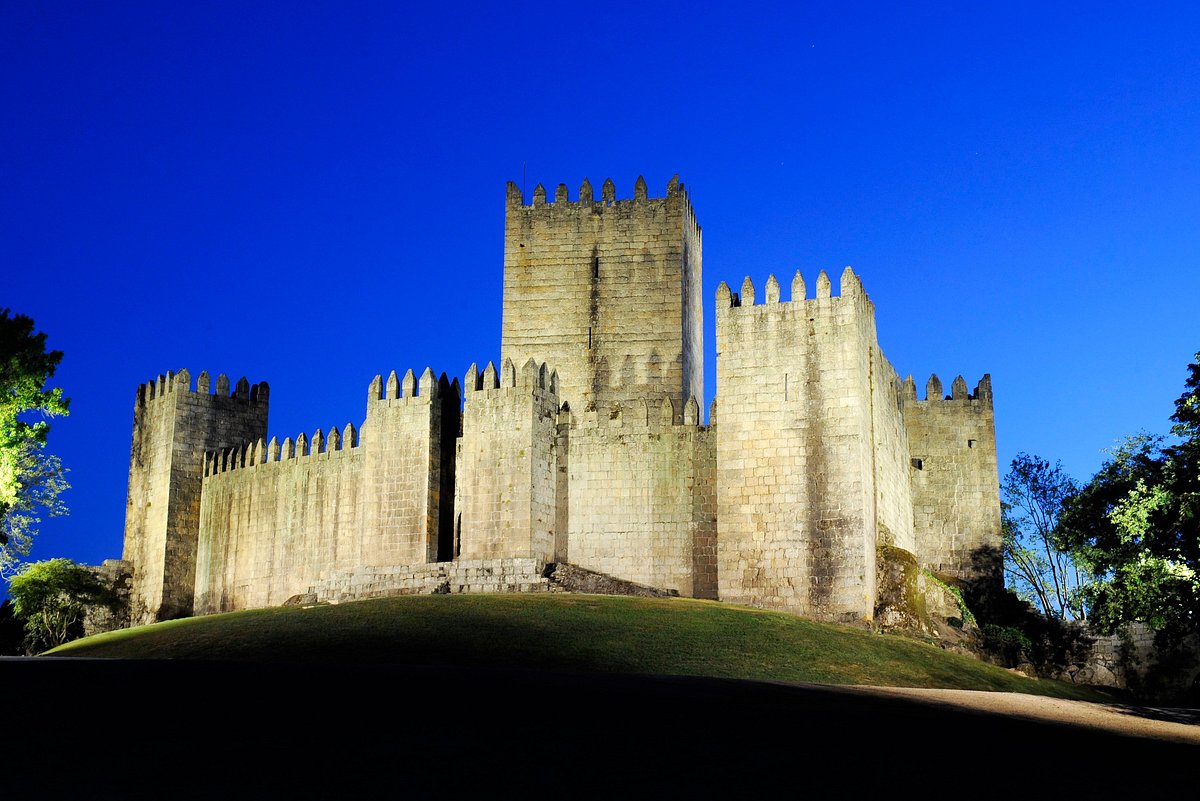 Gimaraiņas pils Portugālē – viduslaiku forts vēsturiskajā centrā Vanilla Travel ceļojumā