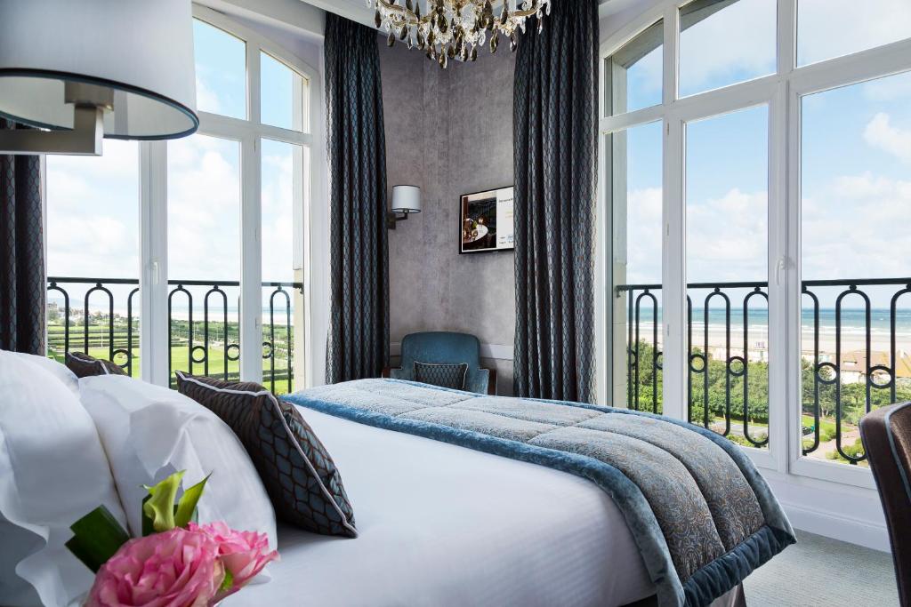 Numurs ar skatu uz piekrasti viesnīcā Hôtel Barrière Le Royal Deauville