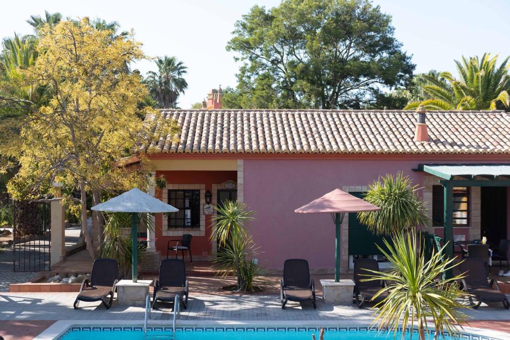 Quinta do Mar Country & Sea Village viesnīca ar baseinu un saulessargiem