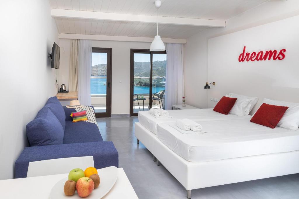 Numurs ar skatu uz jūru viesnīcā Eva Mare Hotel & Suites.