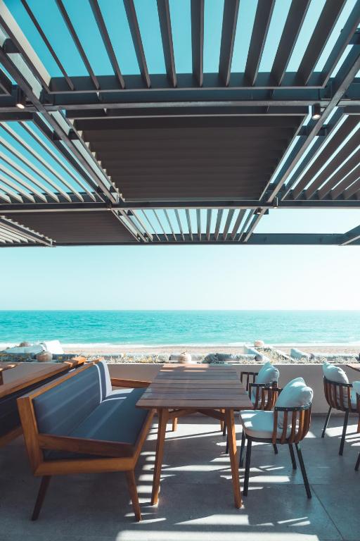 Terase ar skatu uz jūru viesnīcā Paloma Orenda