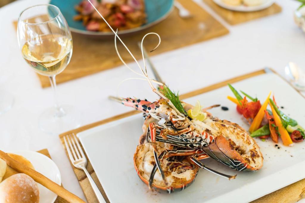 Izsmalcināts jūras velšu ēdiens Gold Zanzibar Beach House & Spa restorānā.