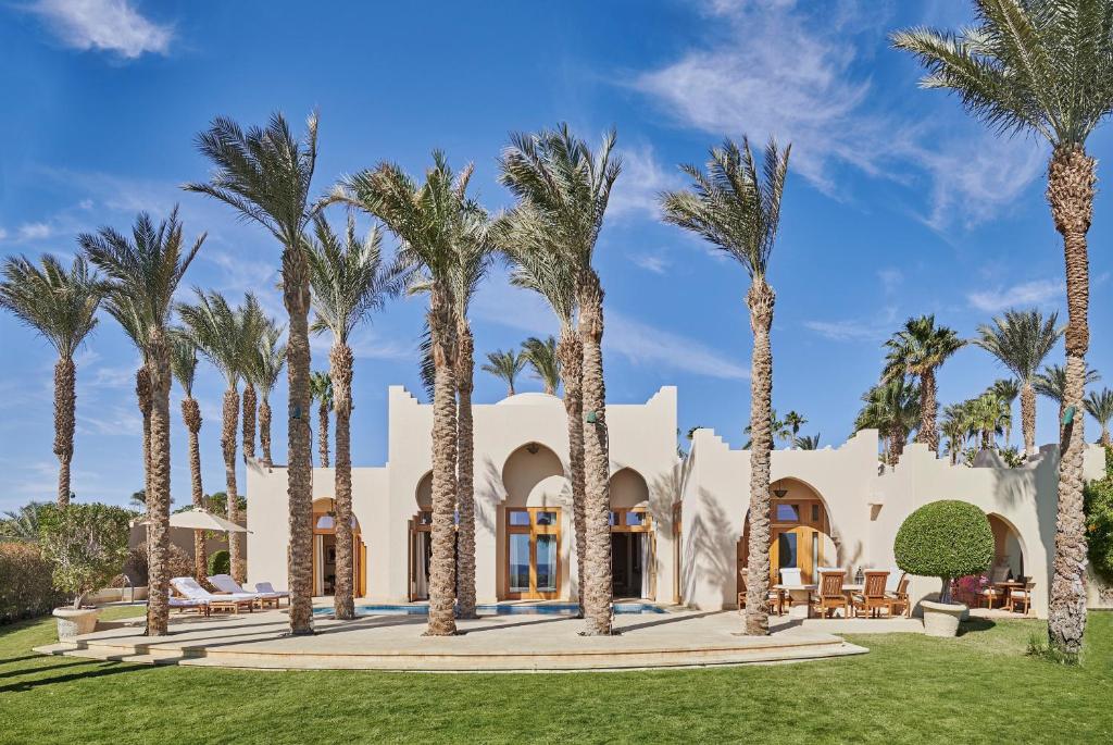 Four Seasons Resort Sharm El Sheikh privātā villa palmu ielokā