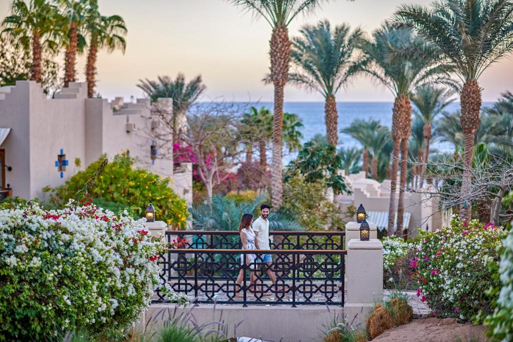 Four Seasons Resort Sharm El Sheikh dārzi un pastaigu takas ar skatu uz jūru
