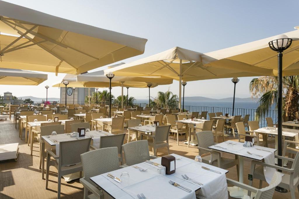 Restorāns ar terasi pie jūras Duja Bodrum