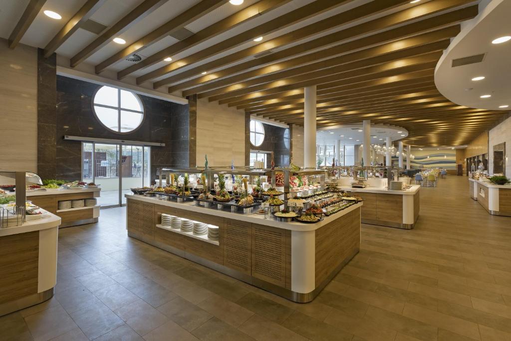 Grezns bufete restorāns viesnīcā Duja Bodrum ar plašu ēdienu izvēli
