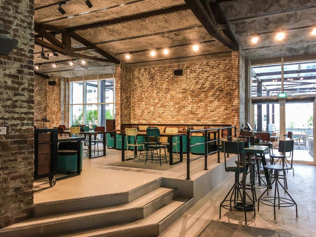 Rūpniecisks interjers Citymax Business Bay restorānā