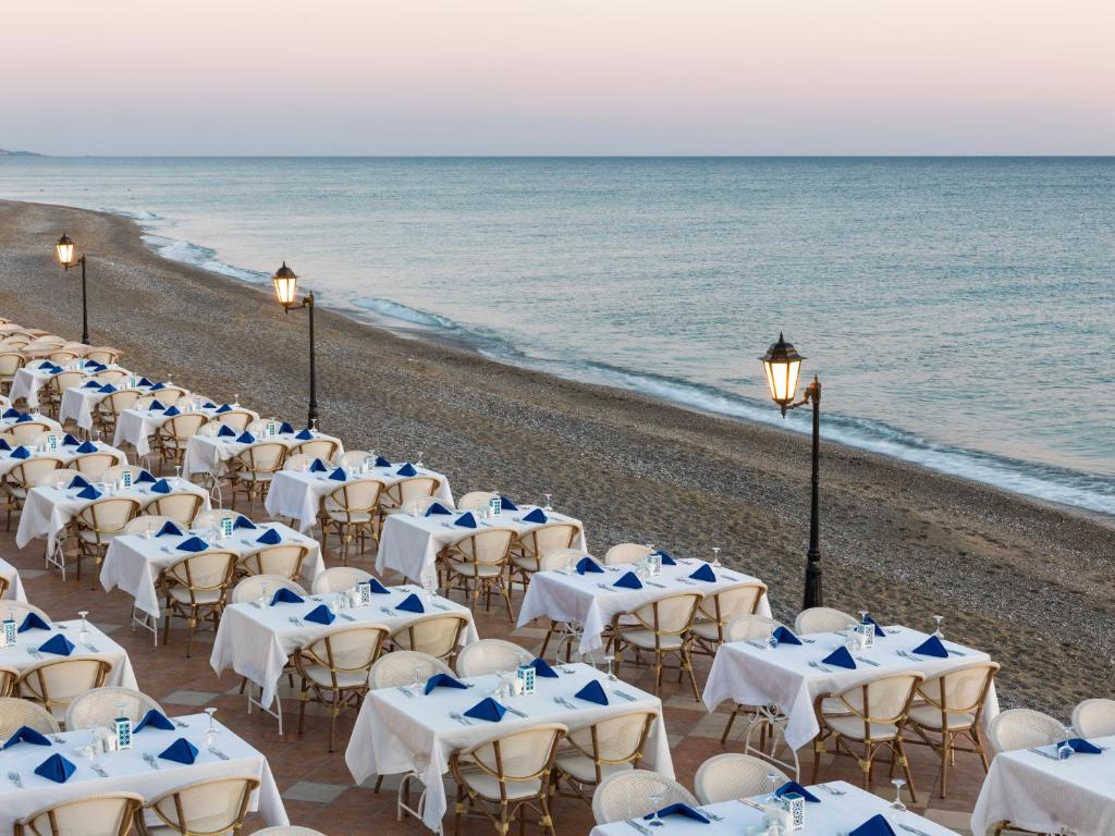 Romantiska vakariņas piekrastē pie Ali Bey Club