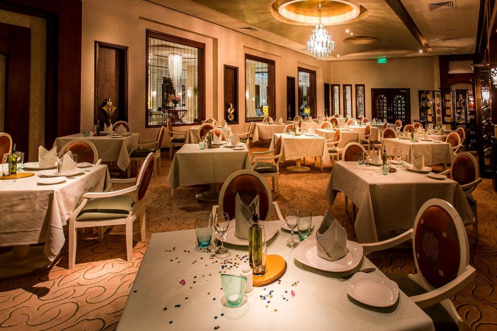 Eleganta restorāna iekārtojums Premier Le Reve Hotel & Spa