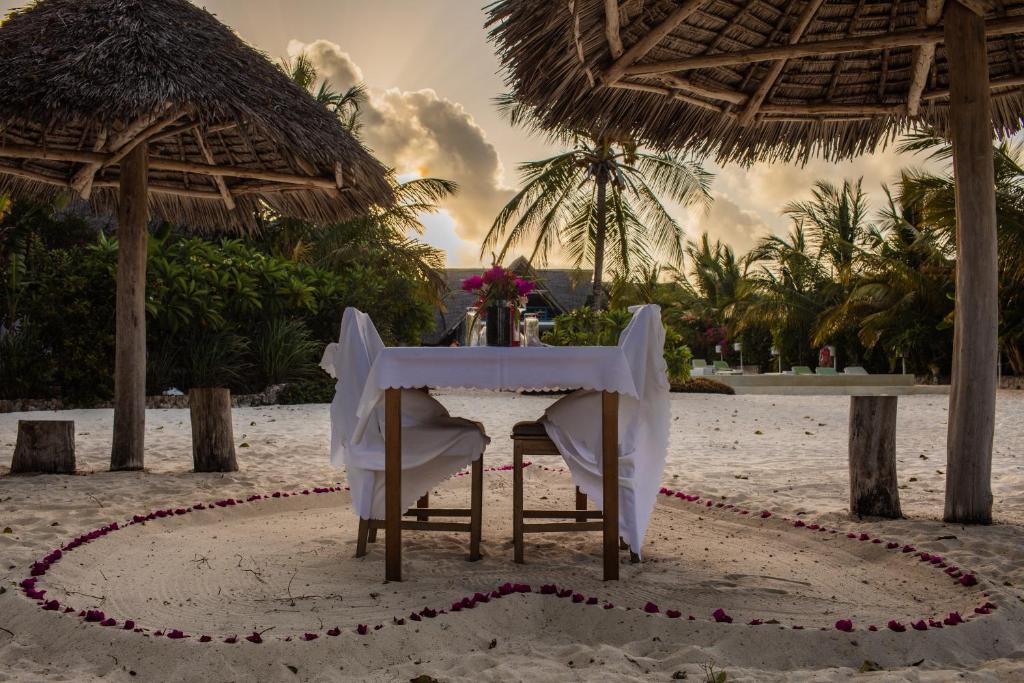 Romantiska pludmales vakariņa Fun Beach Zanzibar.