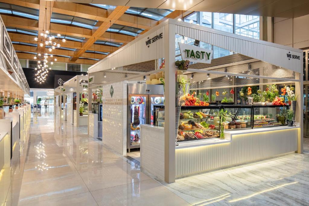 Mūsdienīgs restorāns ar gardu ēdienu piedāvājumu Nirvana Cosmopolitan