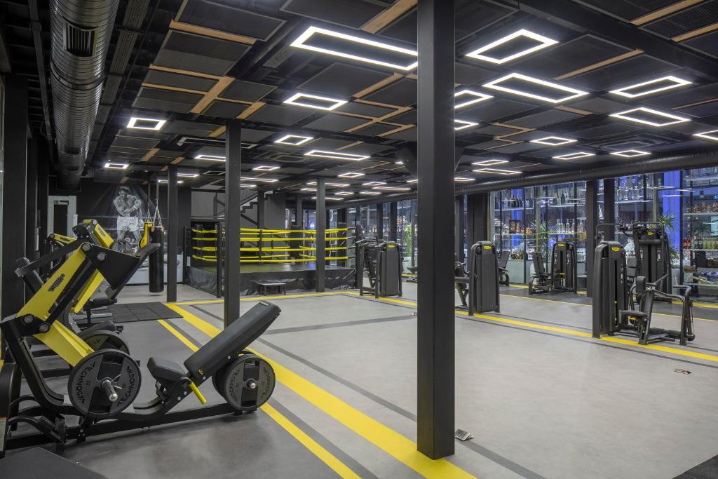 Mūsdienīgs trenažieru zāles interjers Nirvana Cosmopolitan.