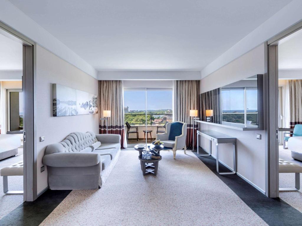 Mūsdienīgs viesnīcas numurs ar skatu uz dabu, Rixos Premium Belek